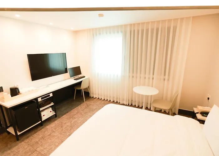 Myeongji Отель